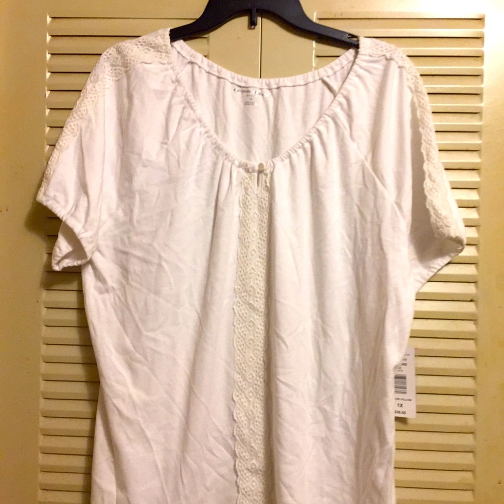 Cottage Core White Top w/ lace accents 1X